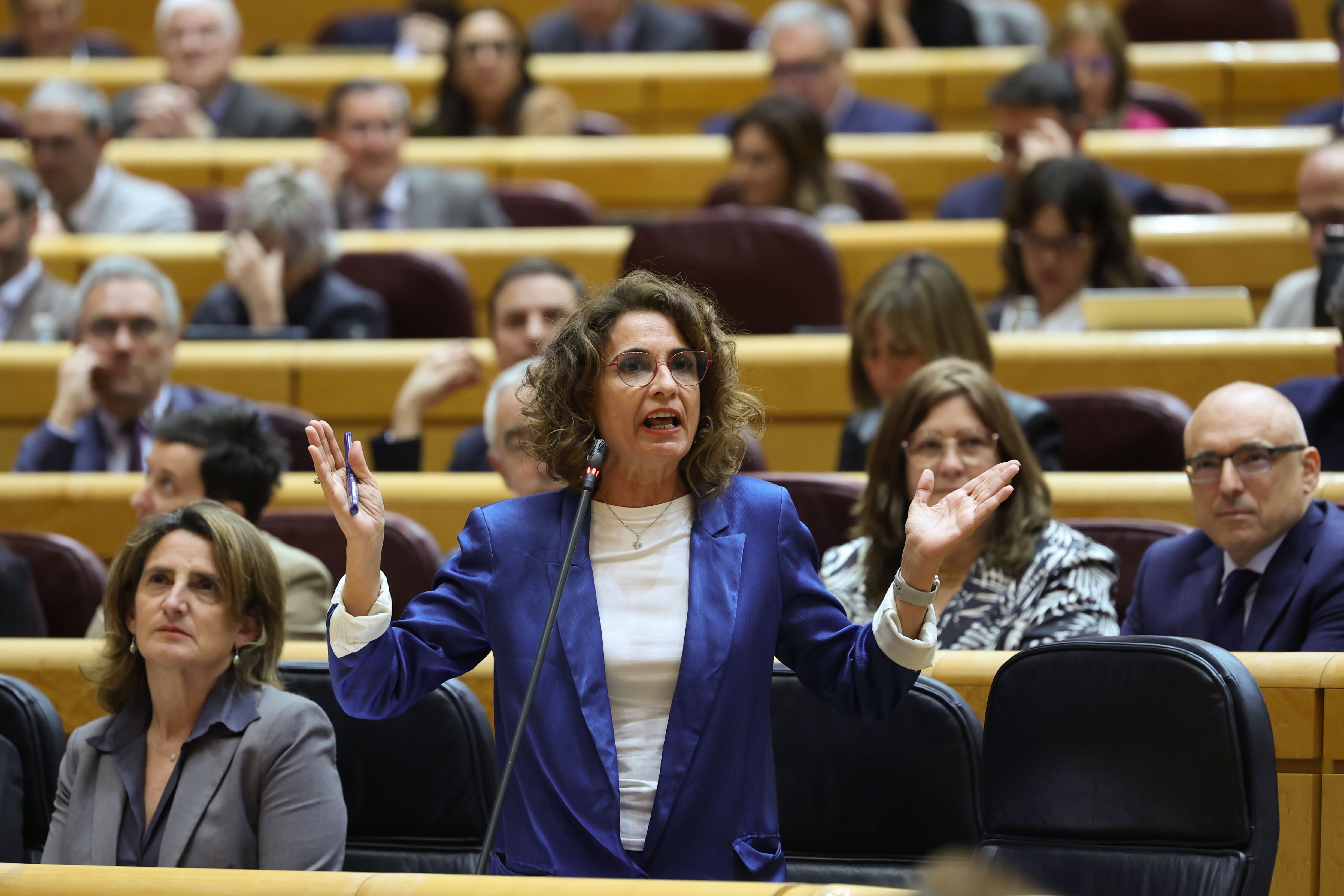 La vicepresidenta primera y ministra de Hacienda, María Jesús Montero, interviene en la sesión de control al Gobierno celebrada en el Senado