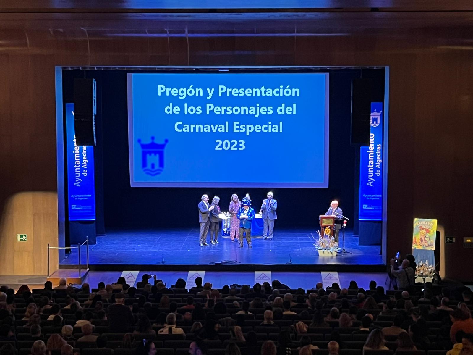 Reconocimiento al pregonero Enrique Tadeo.