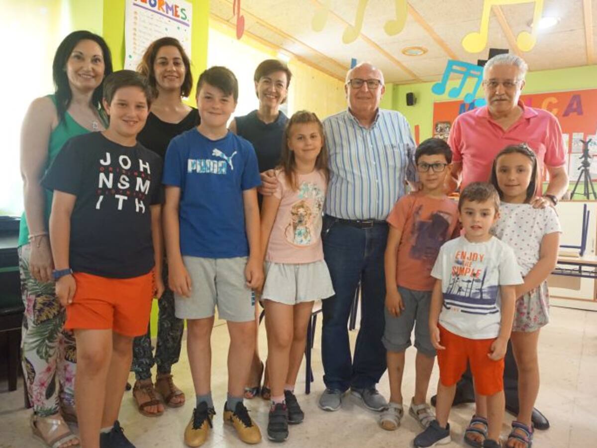 Novelda inculca la fiesta entre los más pequeños