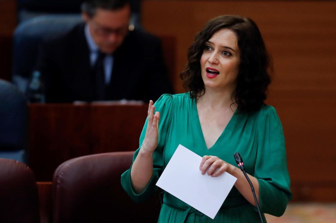 La presidenta regional, Isabel Díaz Ayuso, durante su intervención en el pleno de la Asamblea que reanuda este viernes en una de la sesión reducida la sesión telemática del jueves, suspendida por problemas técnicos. 