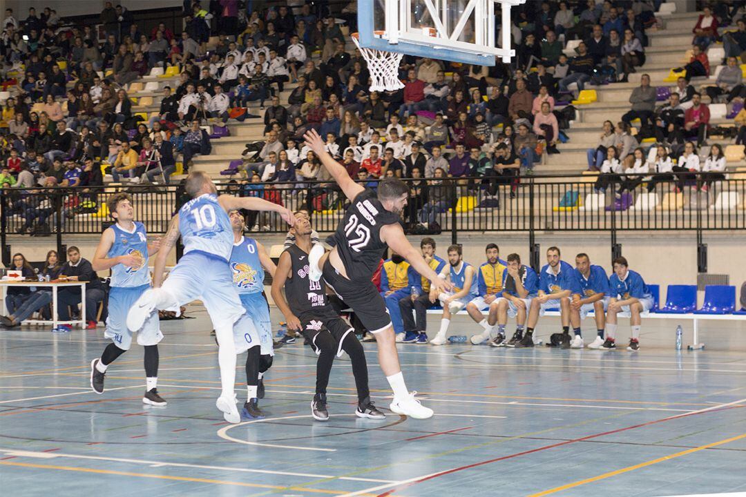 El CSB senior no pudo con Claret y perdió de 4 puntos.
