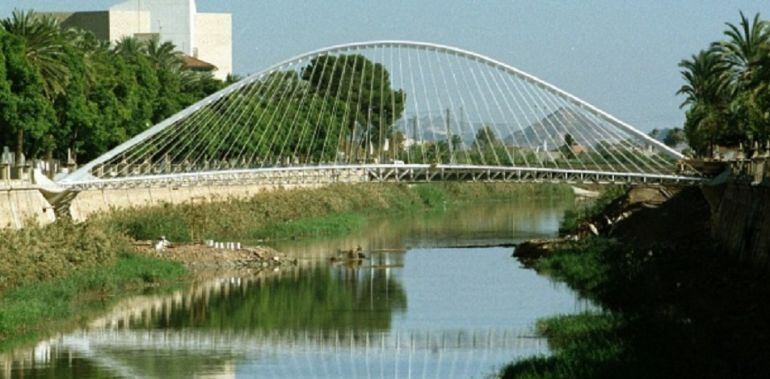 Río Segura a su paso por Murcia. Fotografía de archivo.