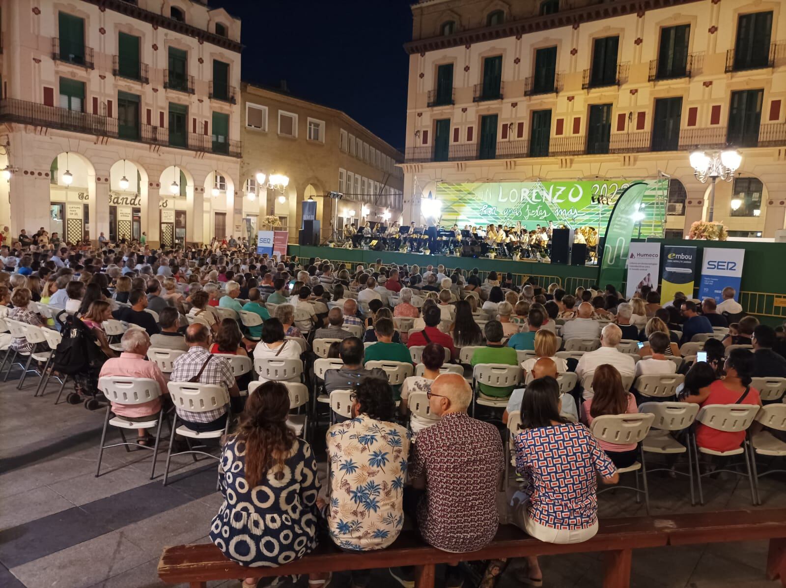 Los oscenses llenaron el concierto de la Banda