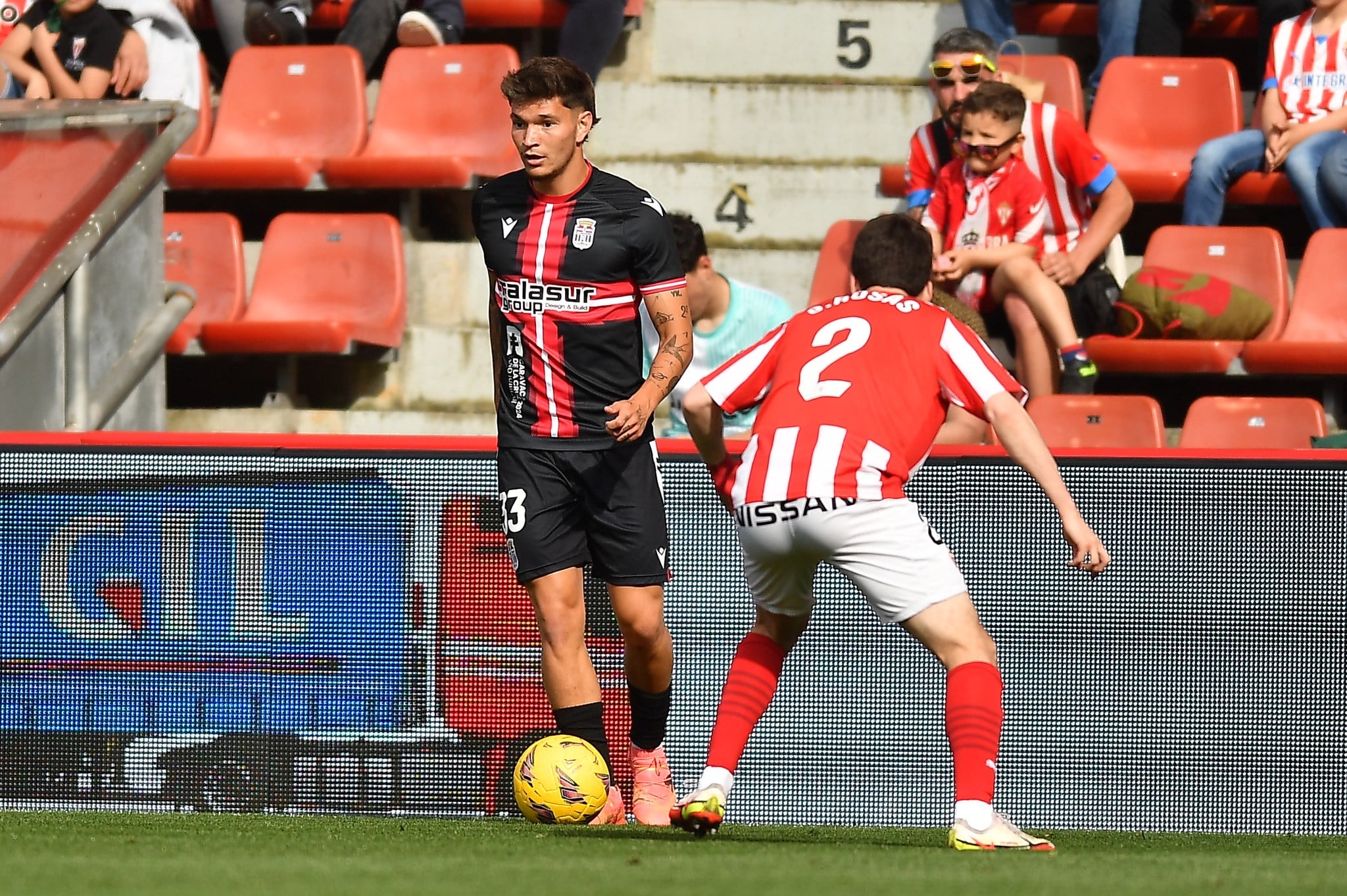 Arnau Solà durante el partido ante el Sporting