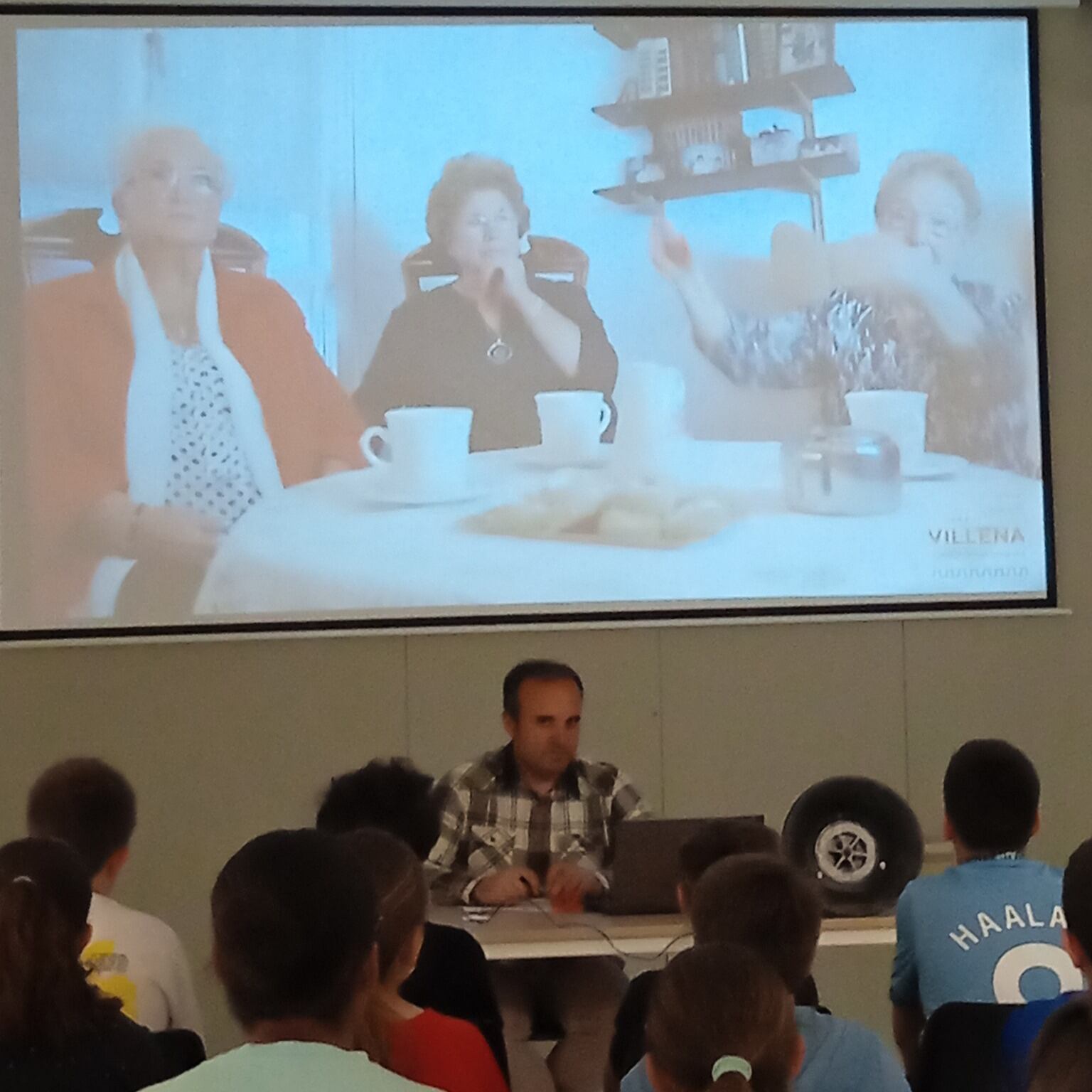 Momento de los talleres en el MUVI