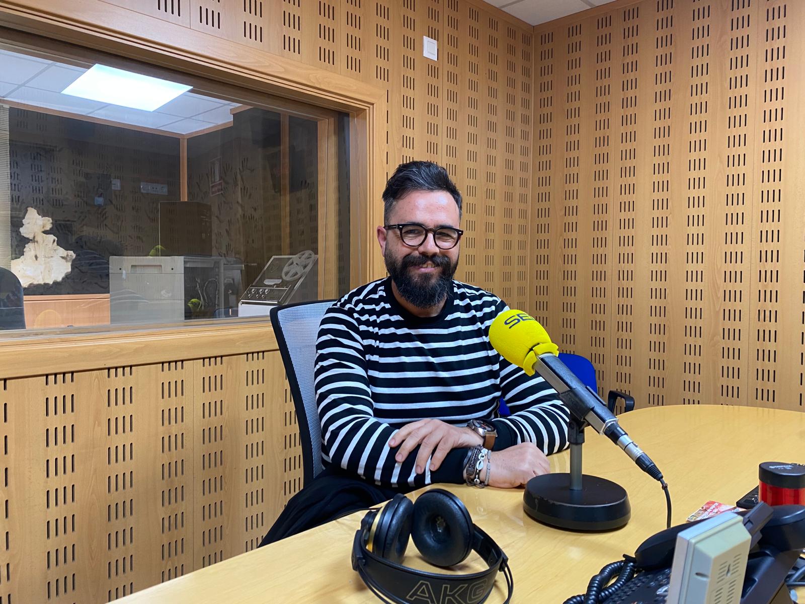 Daniel Hervás en los estudios de Ser Mérida