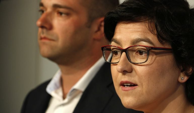 La portaveu del grup del PSC al Parlament, Eva Granados, i el diputat Raúl Moreno, en roda de premsa el 13 de setembre de 2016.