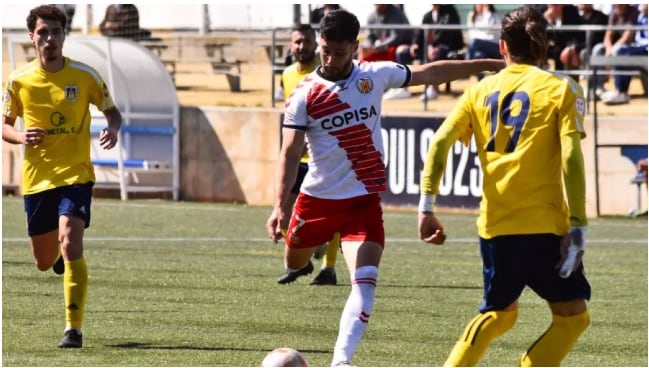 El delantero Adán Cabrera, en un partido con el CE L´Hospitalet.