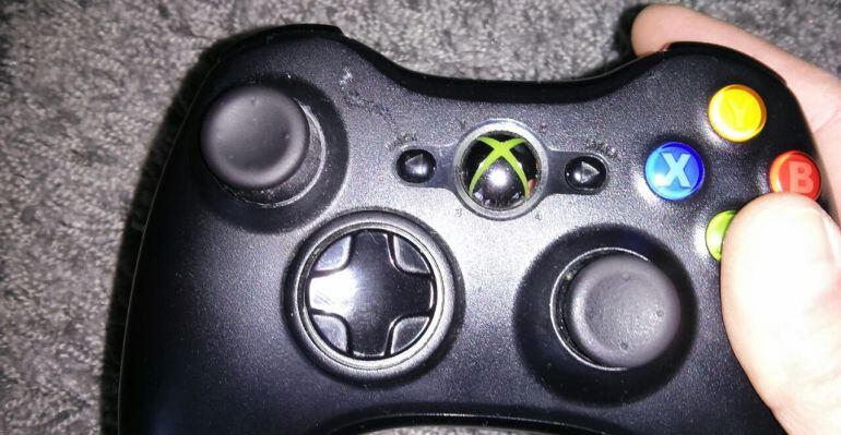 Imatge d&#039;un comandament d&#039;una consola que permet jugar per internet