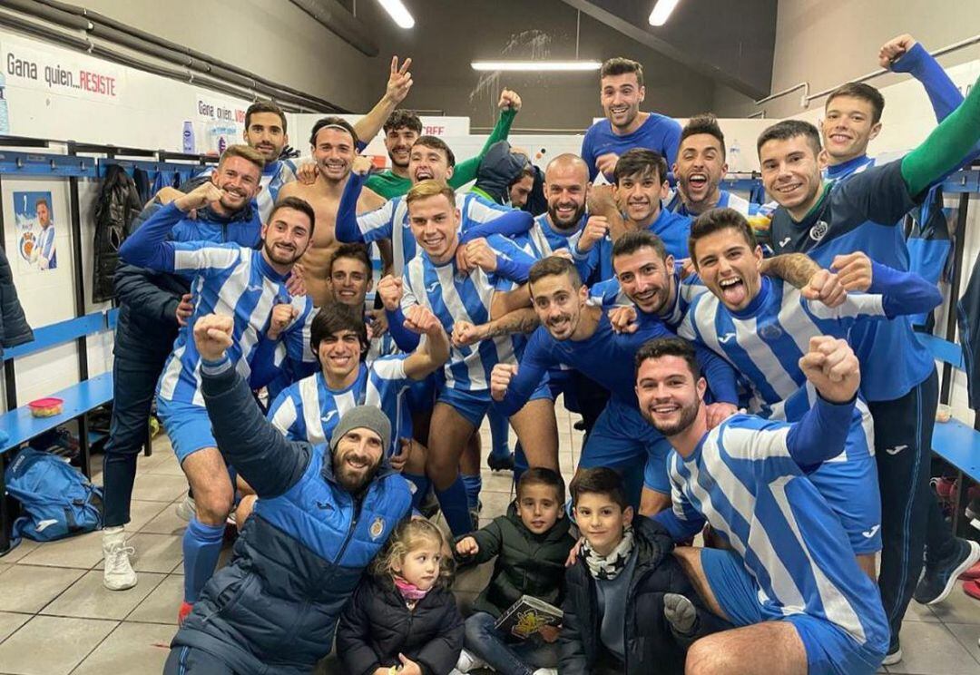 Los jugadores blanquiazules celebran la victoria