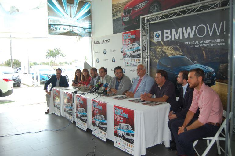 Imagen de la presentación en el concesionario BMW del rally de la Sierra