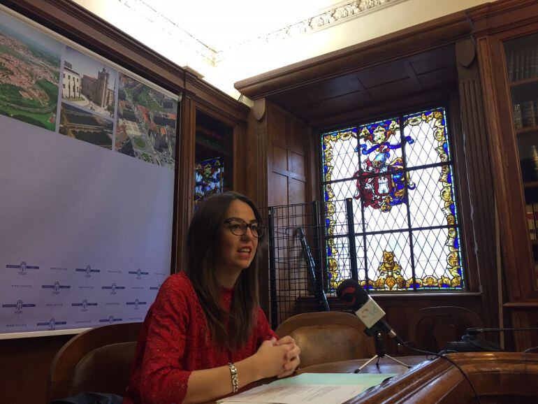 La Delegada de Cultura, Juncal Eizaguirre, presentando la segunda edición de las Becas Ribera