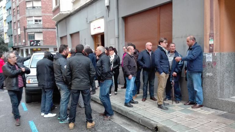 Los trabajadores de FCC a la salida de la asamblea