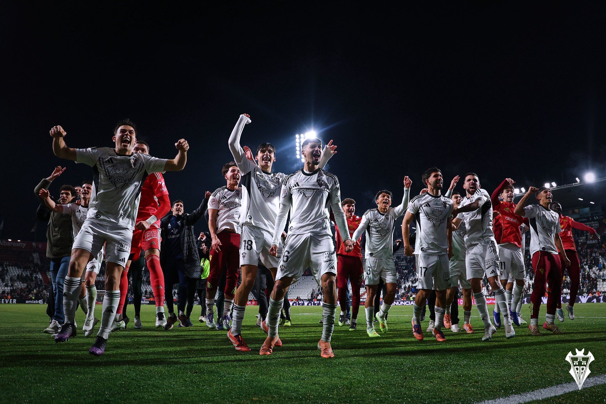 Celebración de la victoria ante el Real Madrid / Albacete BAlompié