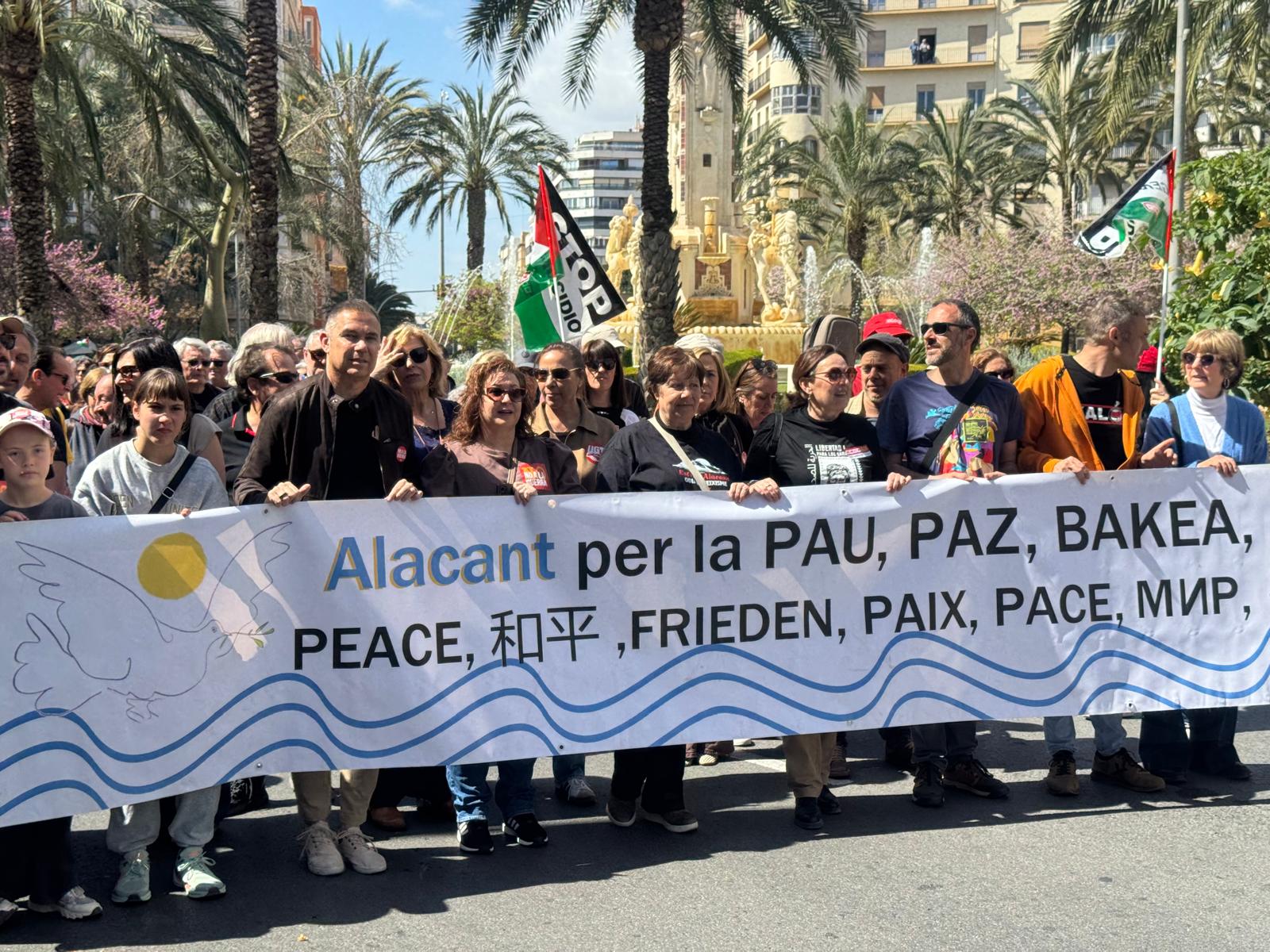 Manifestación 'No a la Guerra', celebrada por las calles de Alicante. Foto: Daniel Rodríguez