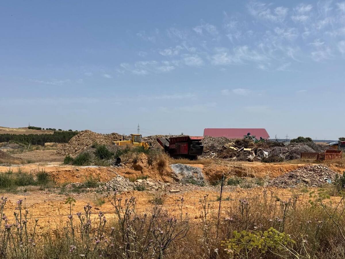 Piedralba denuncia que la planta de reciclaje se ha convertido en un vertedero ilegal