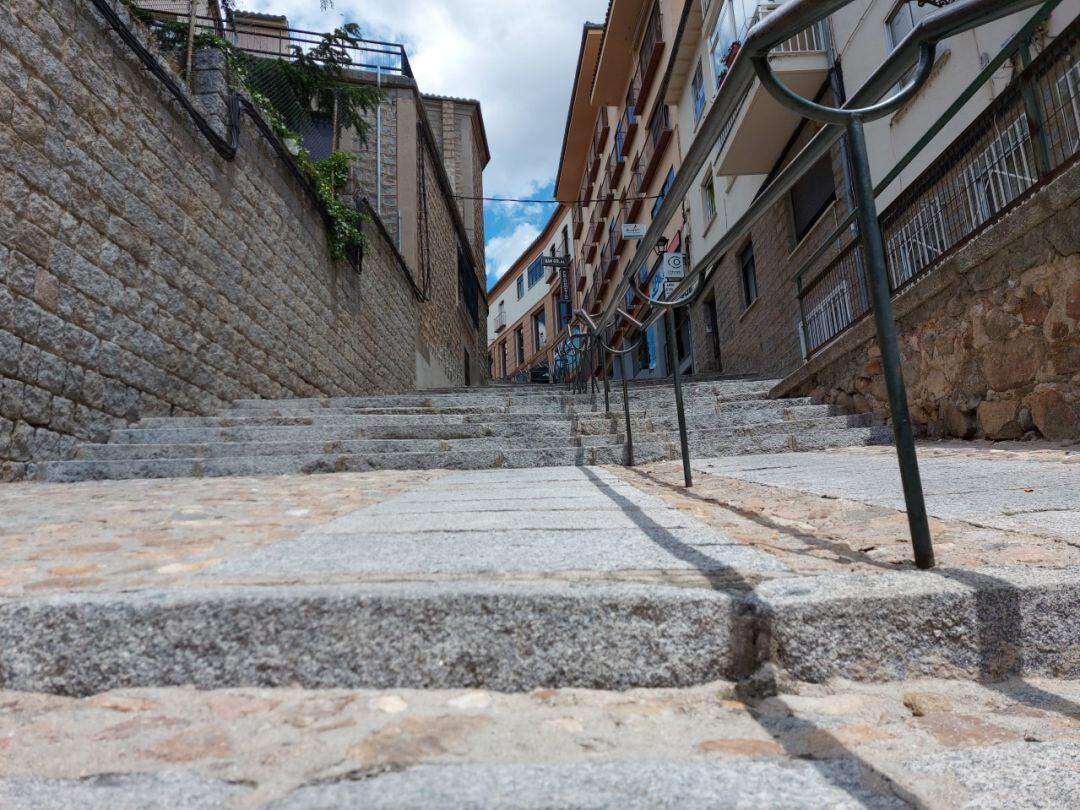 Calle Cuesta Antigua, lugar elegido para la instalación de las escaleras mecánicas obra financiada con fondos europeos