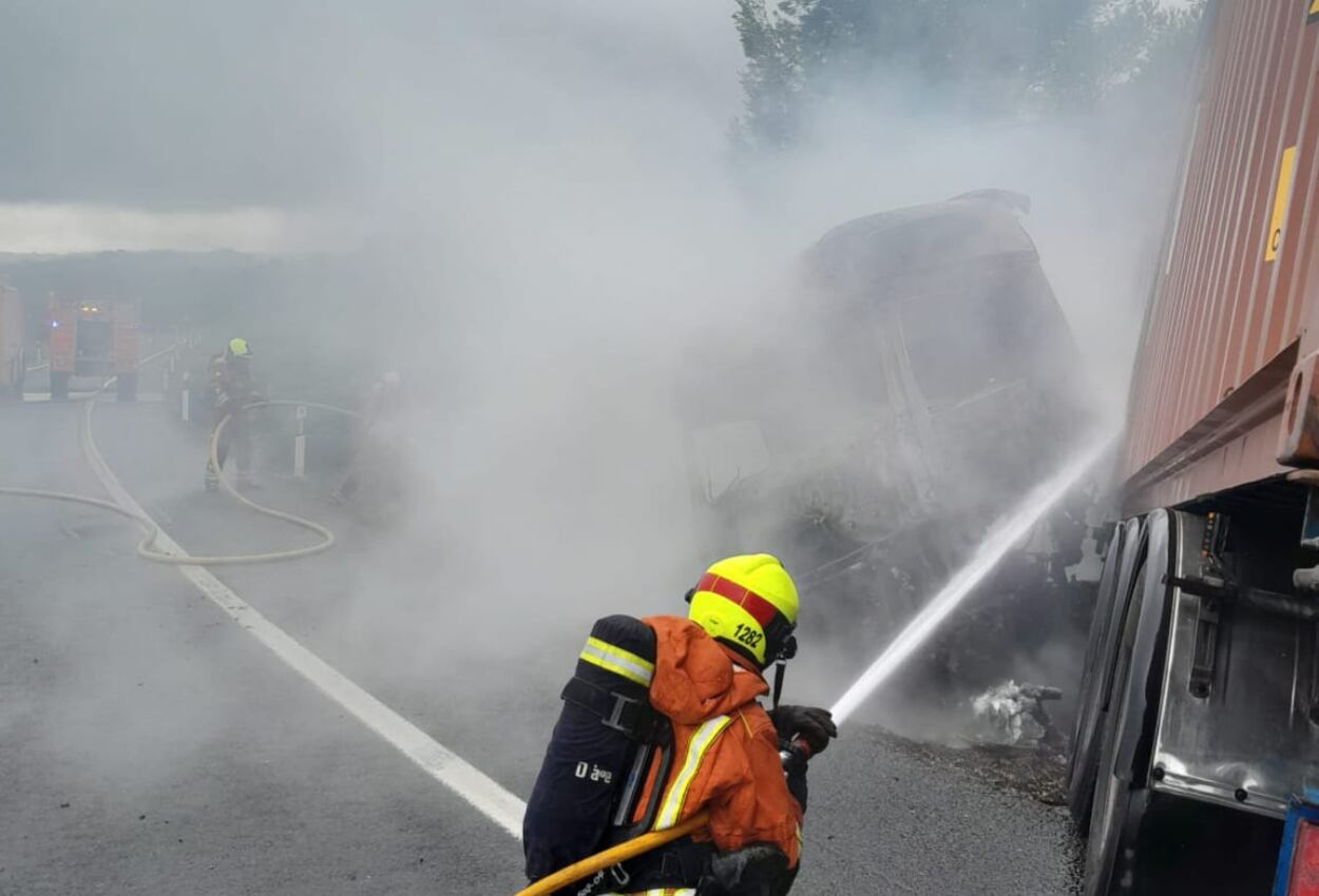 Imágenes del accidente en Rotglà i Corberà. Fuente: Consorci de Bombers de València