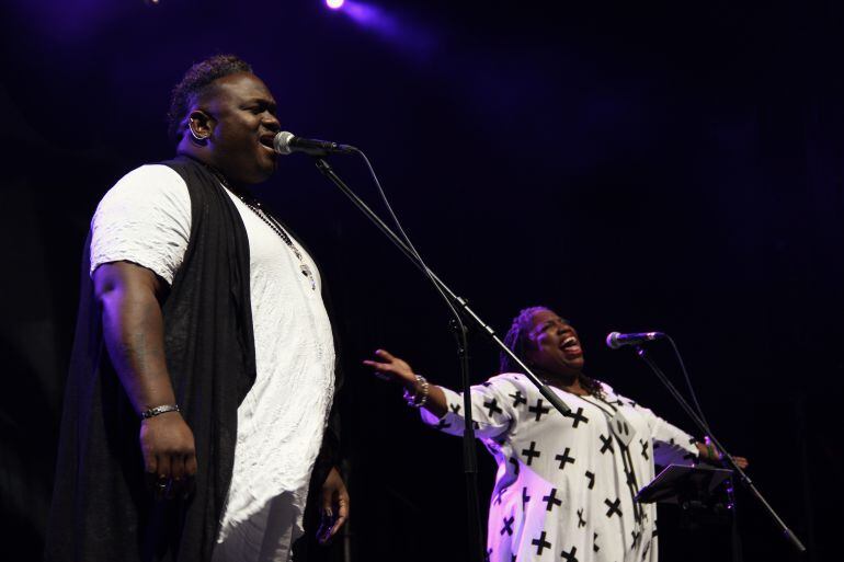 New World Gospel Ensemble y sus voces brillaron con luz propia entre la oscuridad de la noche en A Quintana.