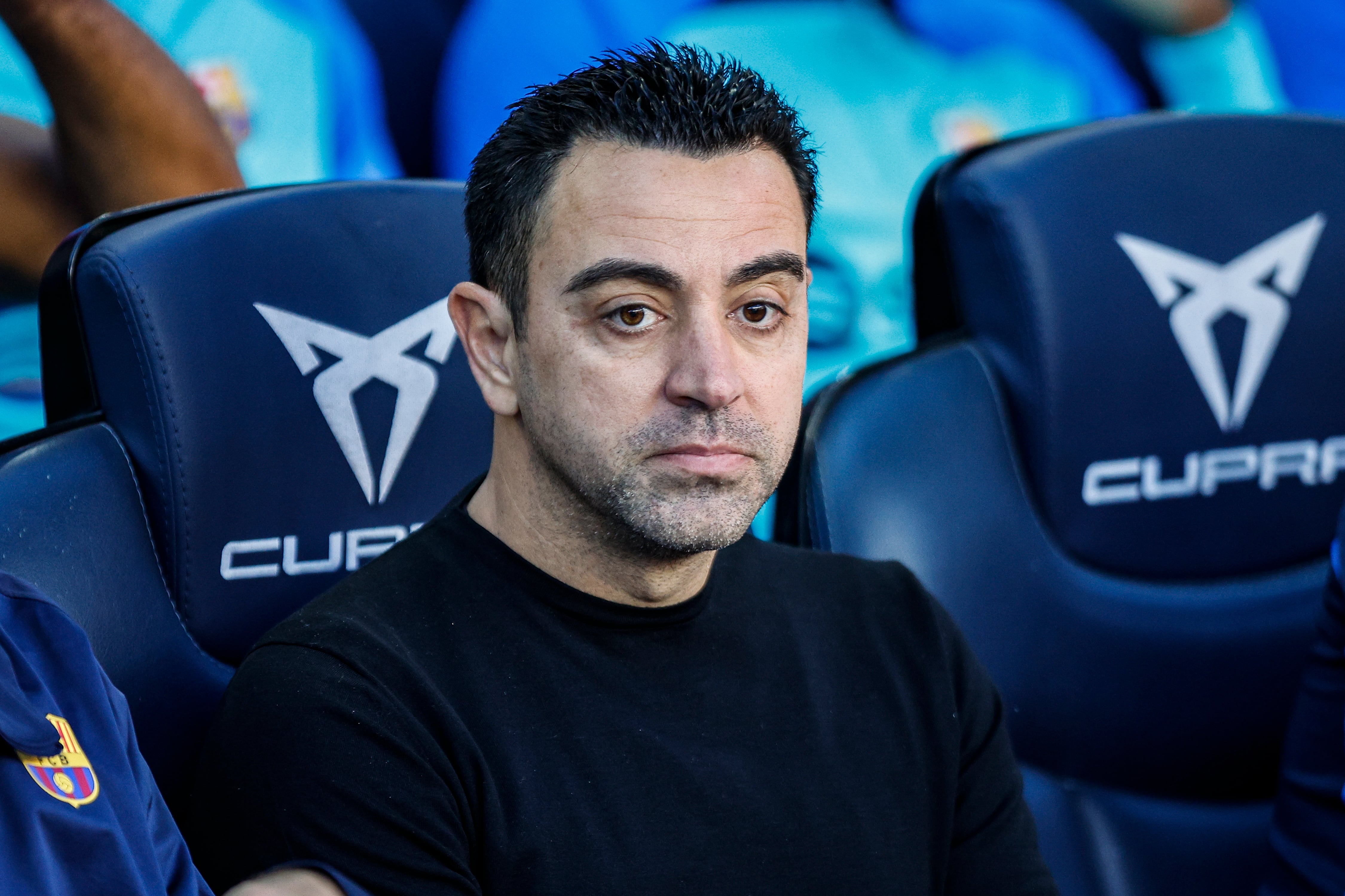 Xavi Hernández en el banquillo del Spotify Camp Nou.