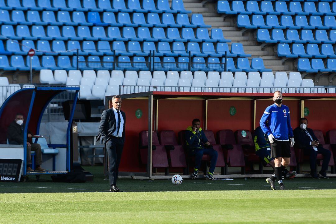 José Gomes concentrado durante el choque ante Las Palmas.