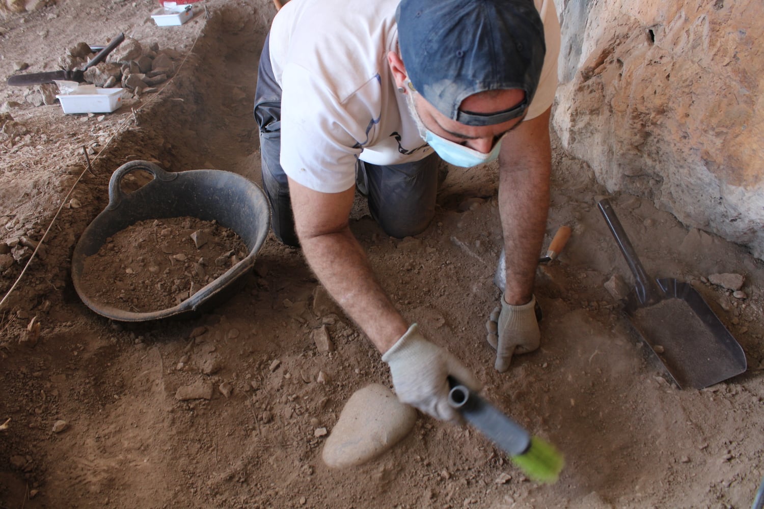 Excavación arqueológica en la Cueva de La Capilla (Santomera, Región de Murcia)