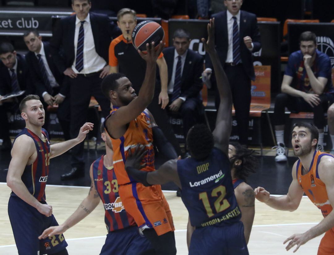 Imagen del partido de Euroliga entre Valencia Basket y Baskonia