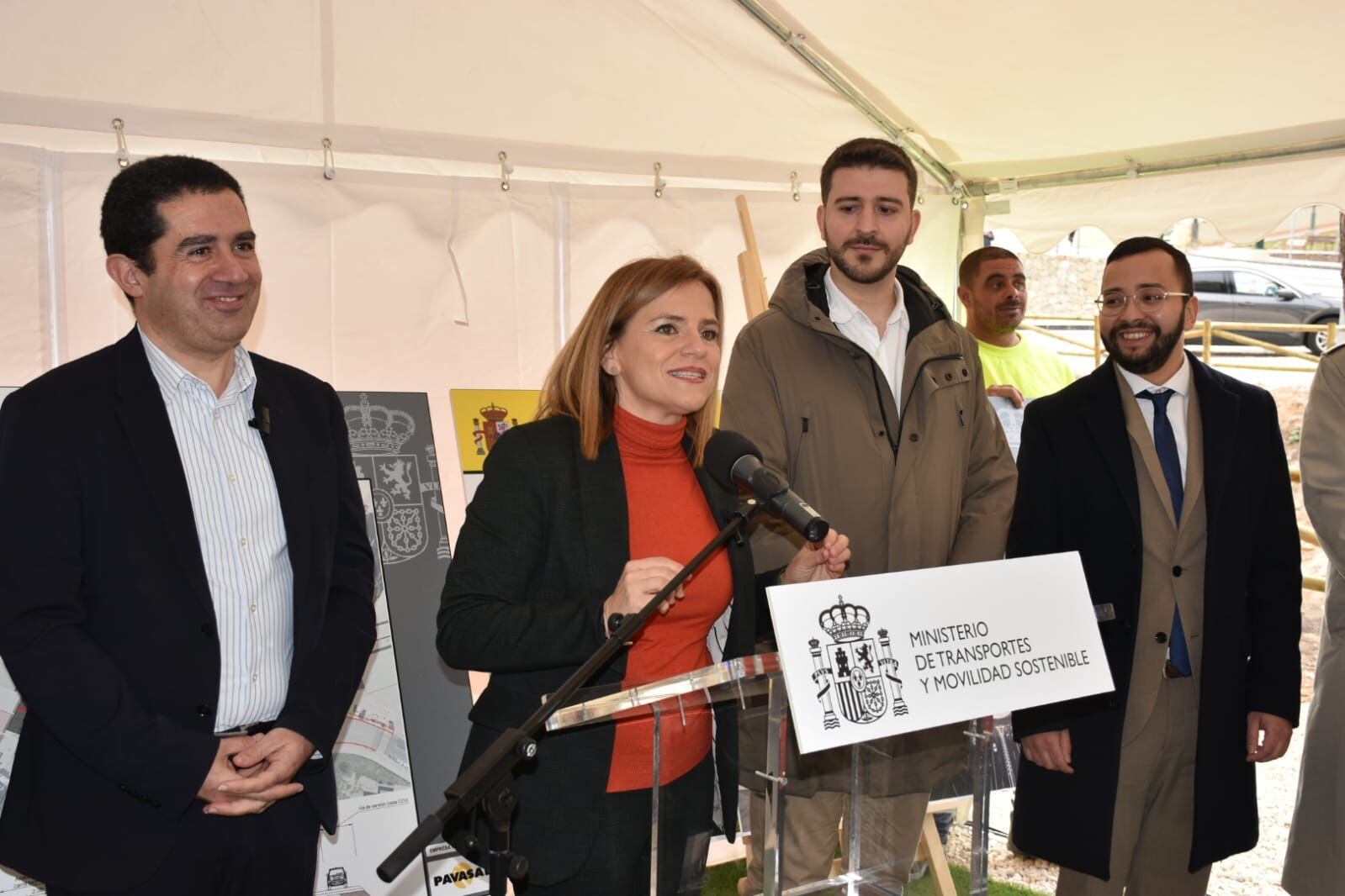 Pilar Bernabé junto a los alcaldes de Alcoy y de Cocentaina