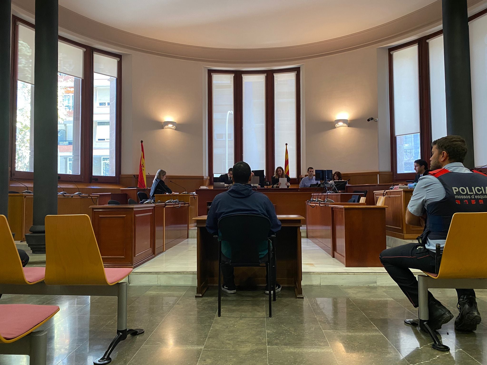 L’empresa de repartiment per la que treballava, Deliveroo, va facilitar als policies la ubicació del sospitós