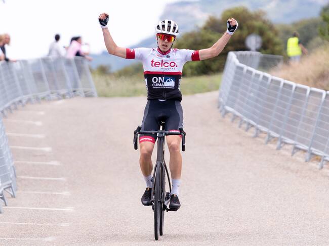 Kacper Krawiec entrando en meta en el Castillo de Loarre