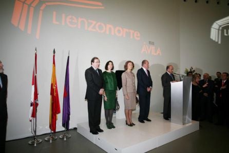 Los reyes inauguraron el Lienzo Norte en un multitudinario acto celebrado en 2010