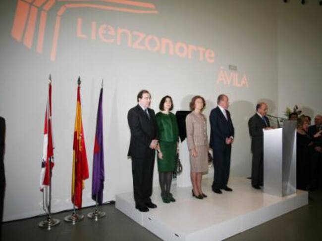 Los reyes inauguraron el Lienzo Norte en un multitudinario acto celebrado en 2010