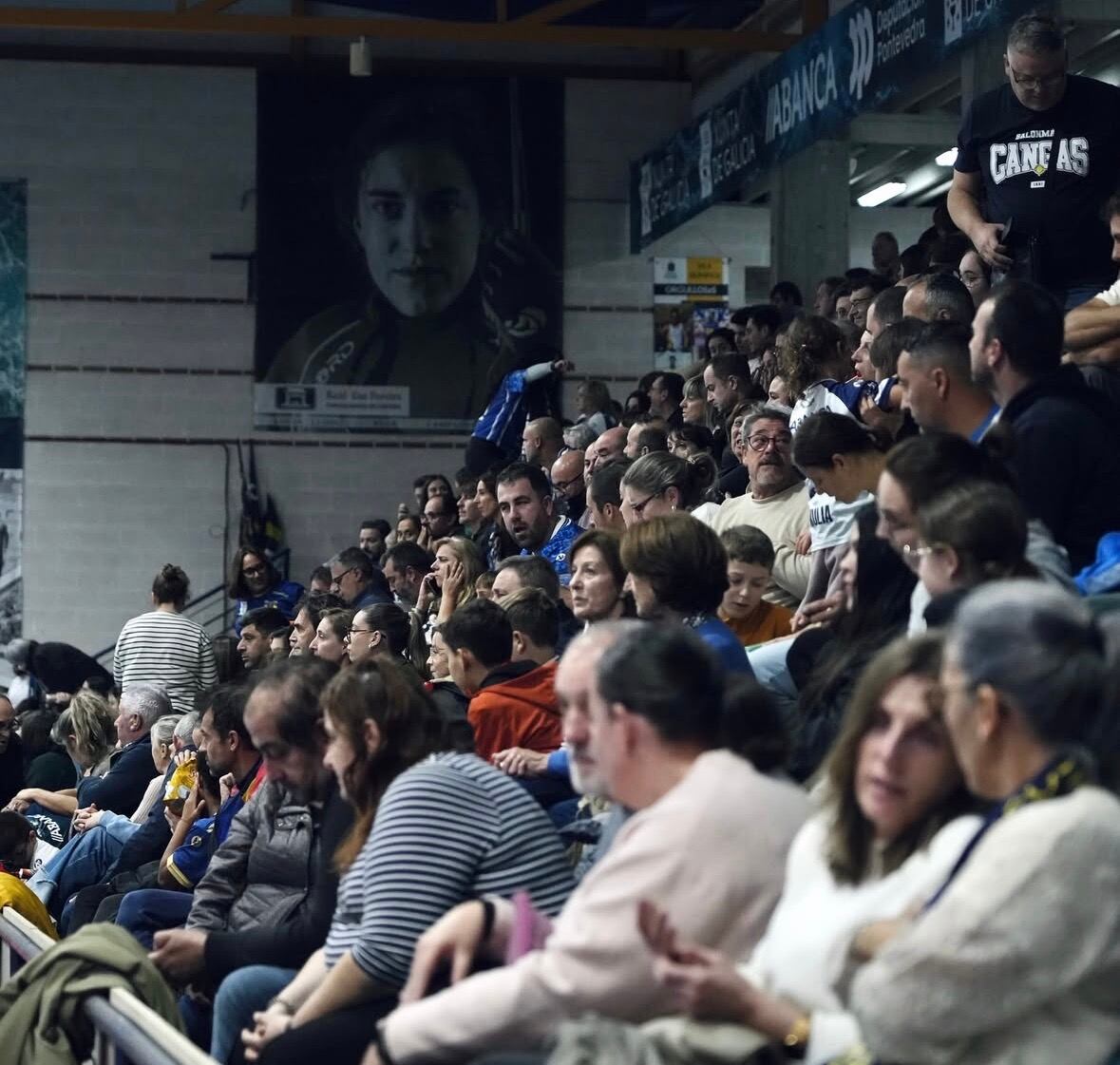 La afición del Cangas vuelve a sonreír tras una victoria de su equipo