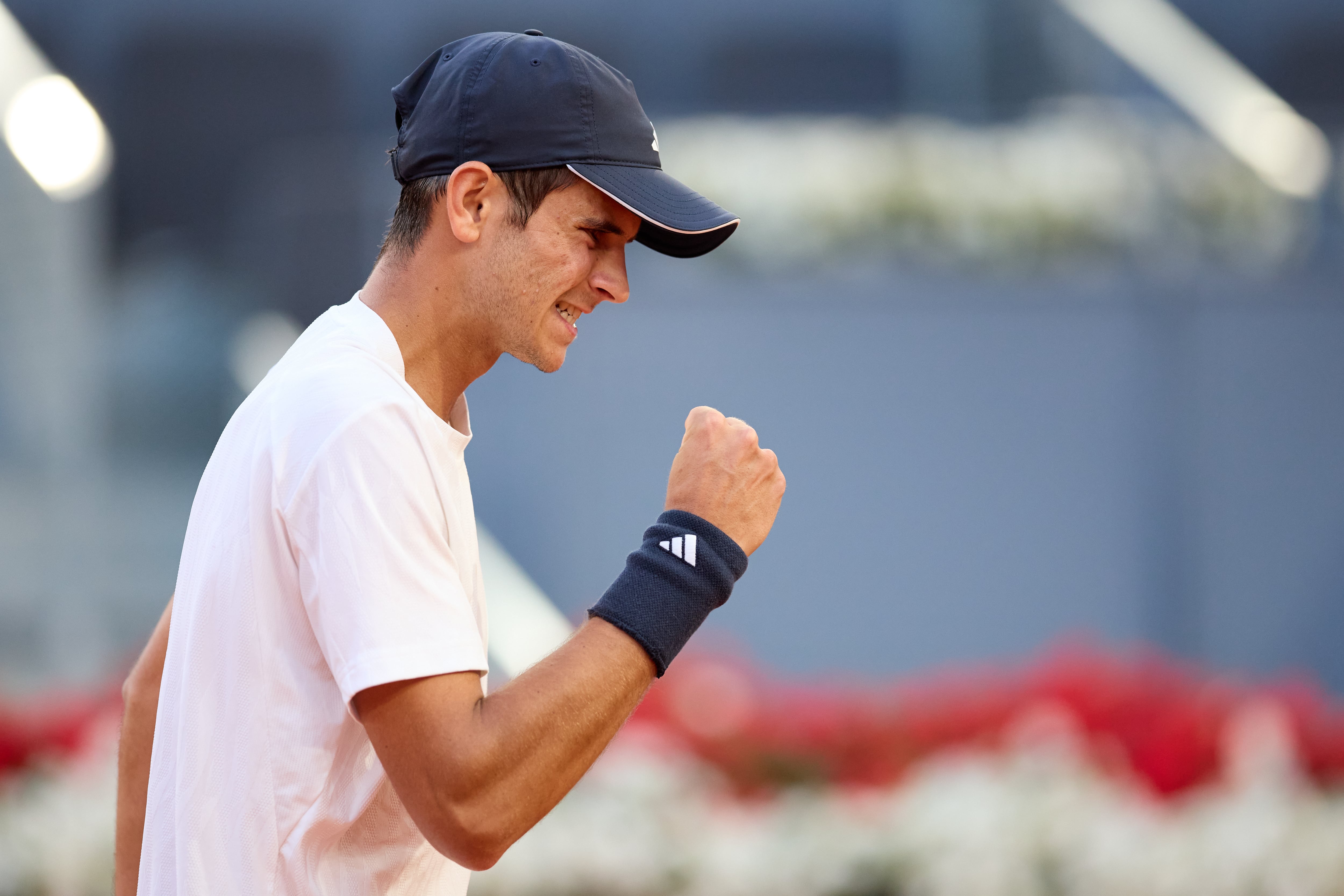 Rafa Jódar celebra un punto ante Jesper De Jong en el Mutua Madrid Open