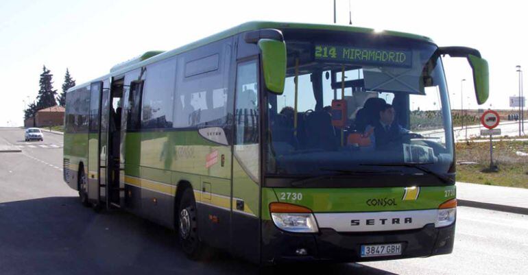 Autobus de la línea 214 a Miramadrid en Paracuellos de Jarama