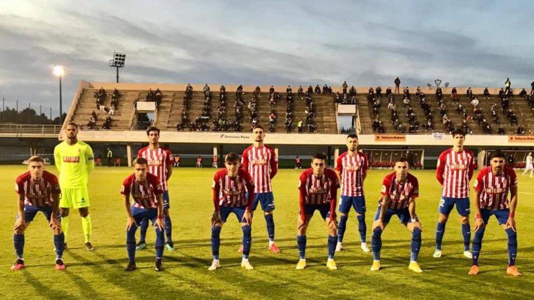 Los jugadores del Sporting posando antes del inicio del partido. 