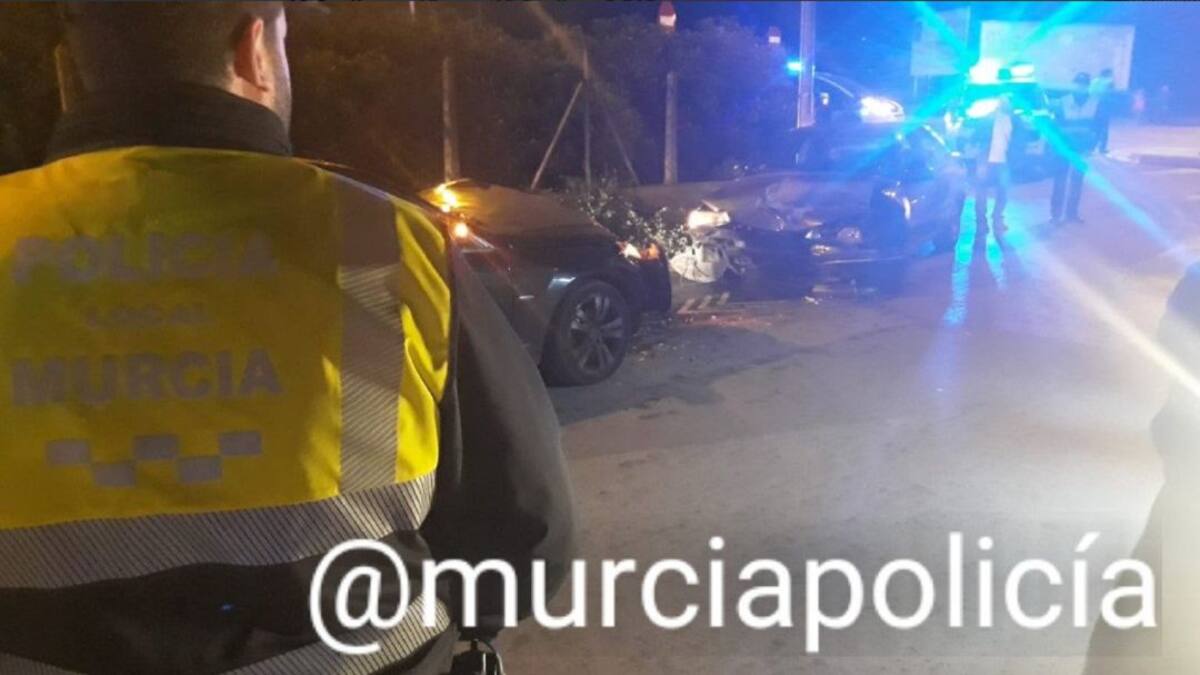 Un conductor ebrio choca contra otro vehículo hiriendo a una madre y su hijo de dos años