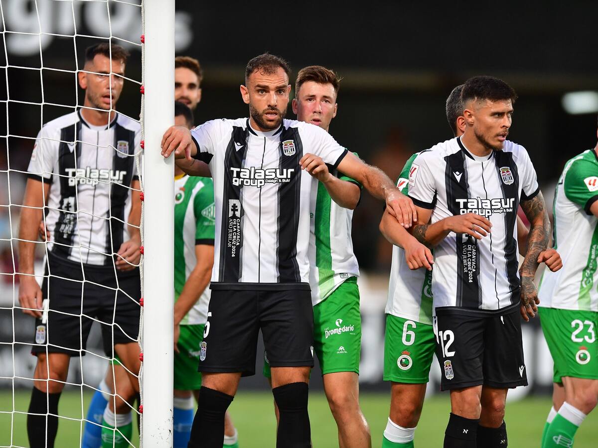 "Queremos agarrarnos a todo, pero lo del Racing ha sido un auténtico mazazo"