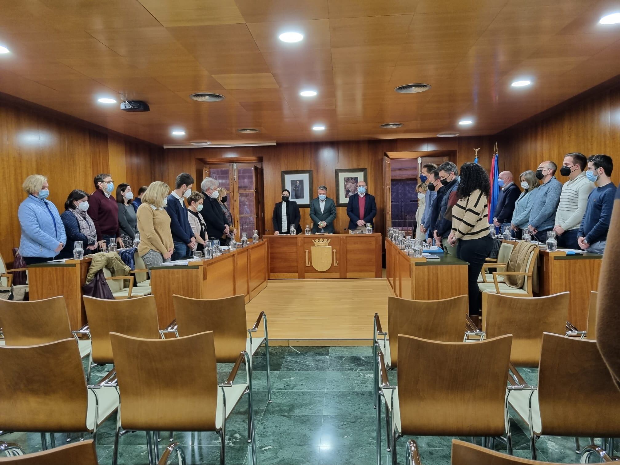 Minuto de silencio de la corporación municipal de Xàbia, en recuerdo de las víctimas de la guerra en Ucrania.