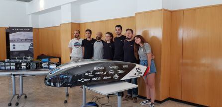 Parte del equipo de Hyperloop