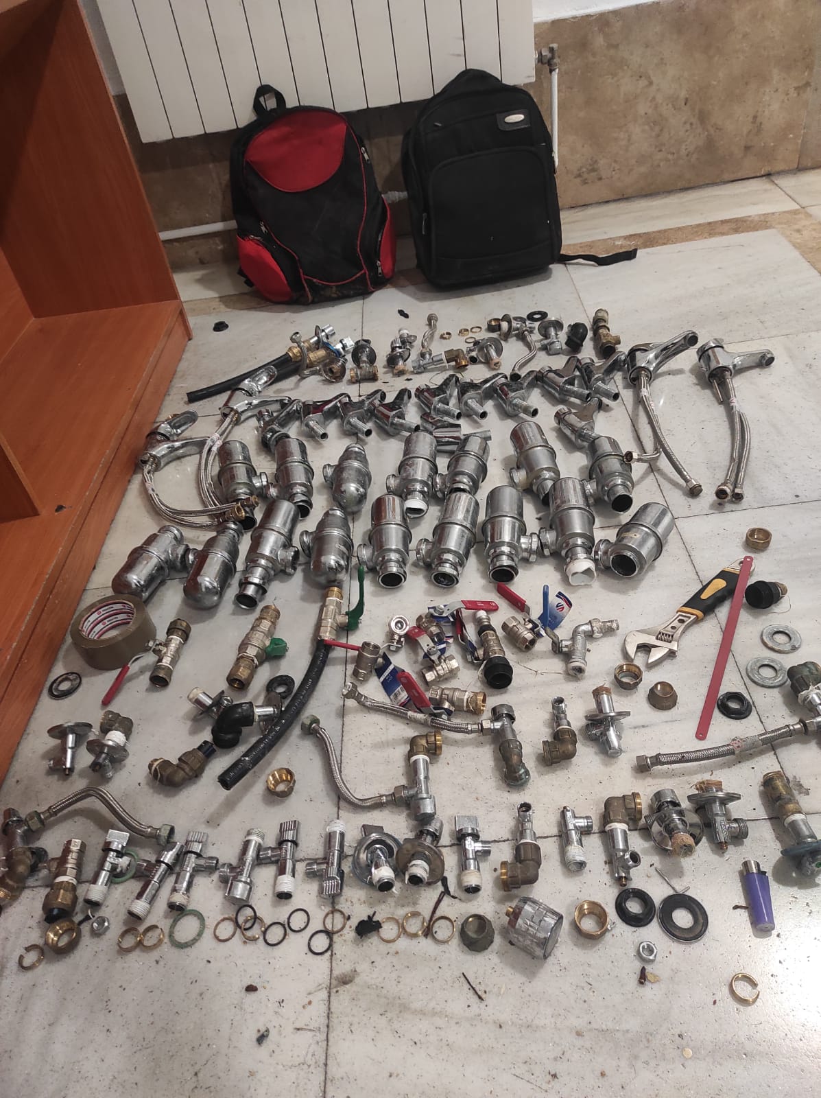 Piezas de grifería robadas de las casetas del recinto ferial de Jaén.