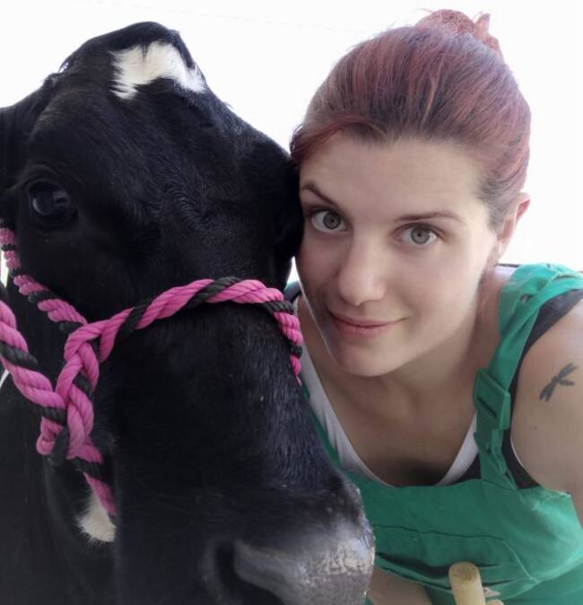 Fai Suarez, con uno de los ejemplares de la ganadería Huerta Los Tobías de Dos Torres