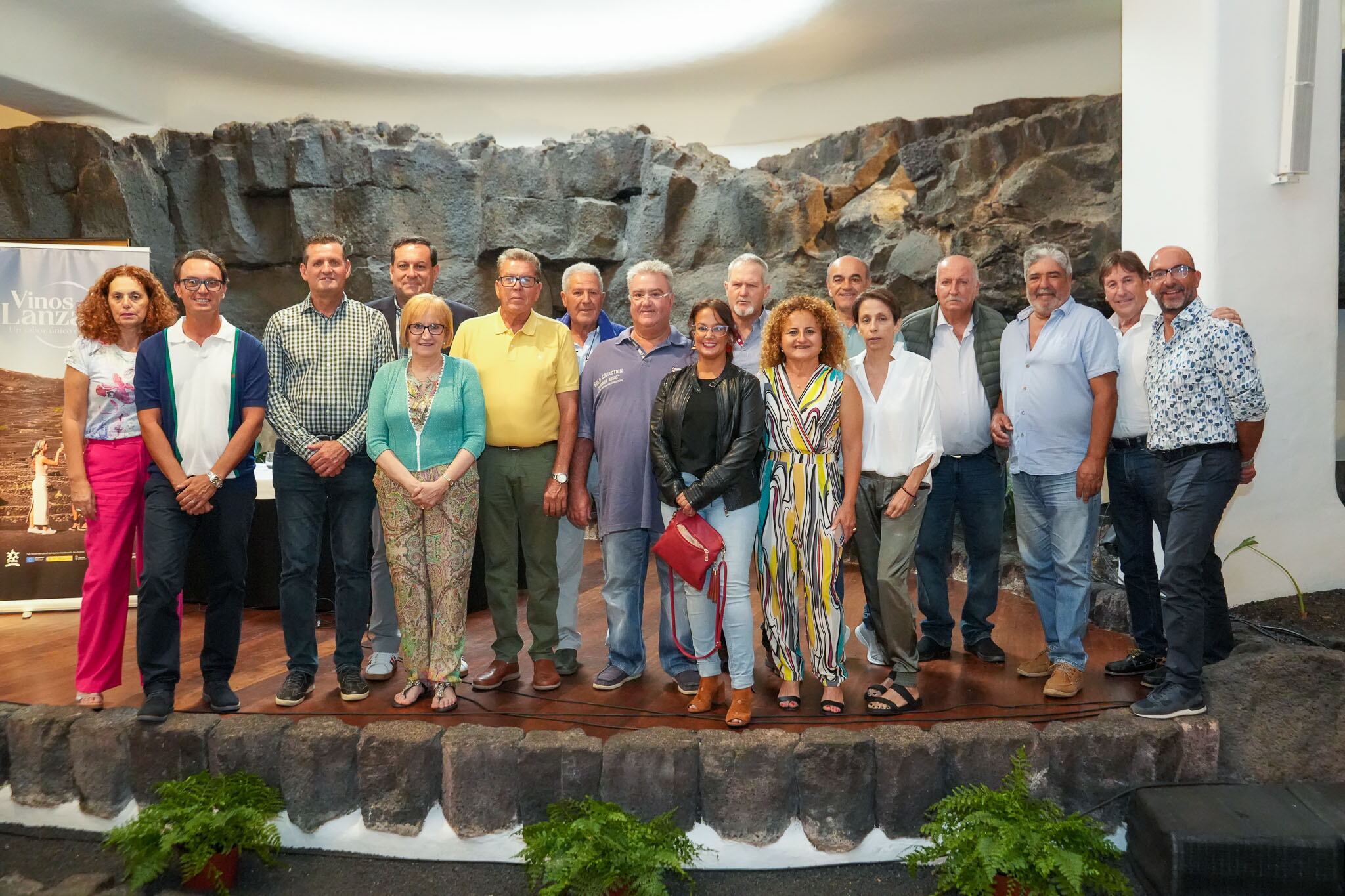 Dirección y vocales del Consejo Regulador &quot;Vinos de Lanzarote&quot; junto a los catadores.