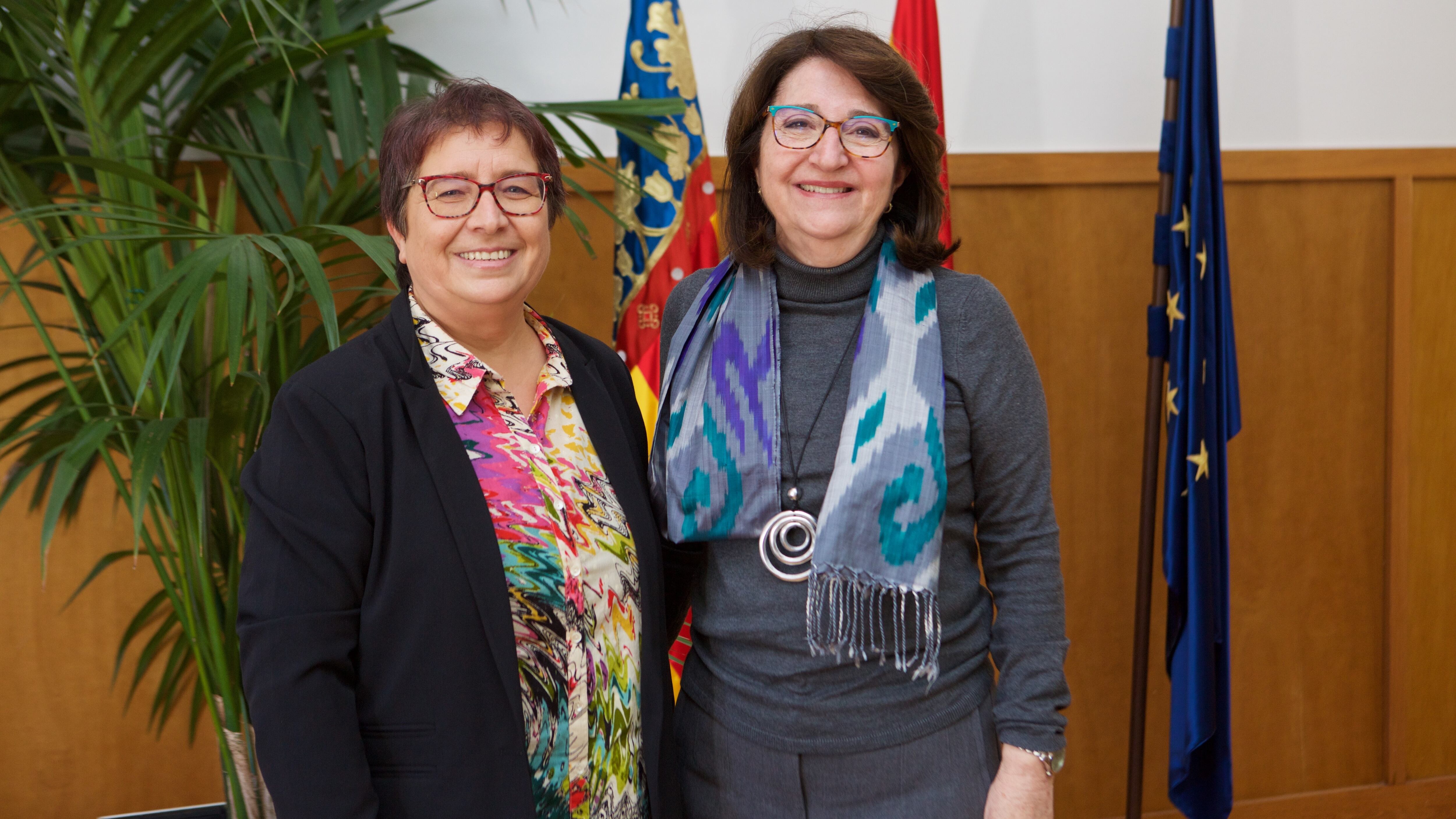 Ana Juan y Amparo Navarro Faure (Rectora de la Universidad de Alicante)