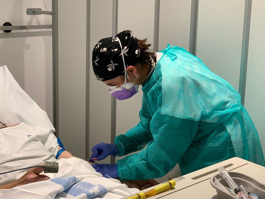 Profesional sanitaria del Hospital Josep Trueta de Girona