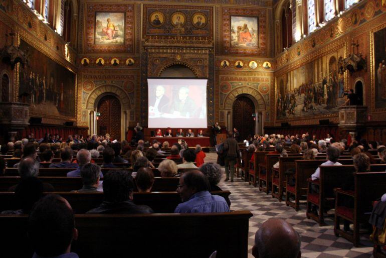 La presentació per part del Grup Koiné del manifest &#039;Per un veritable procés de normalització lingüística a la Catalunya independent&#039; al Paranimf de la UB