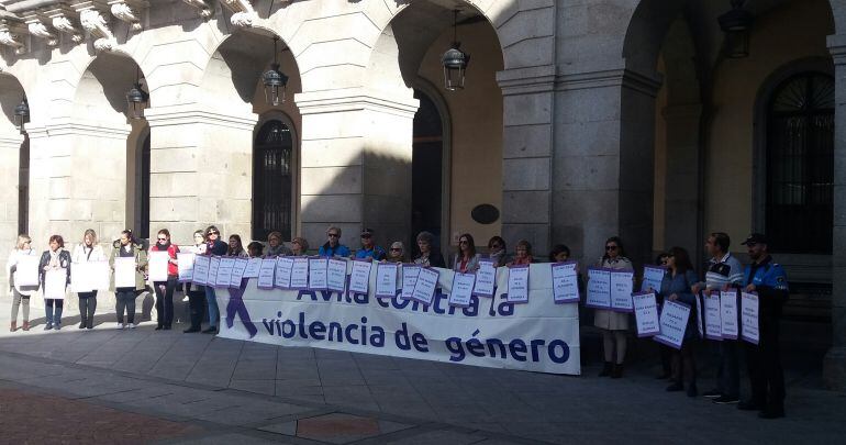 Cada cartel mostrado en la concentración, recuerda a cada una de las mujeres asesinadas 