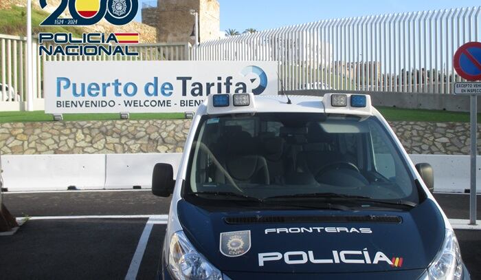 Un vehículo de la Policía en Tarifa