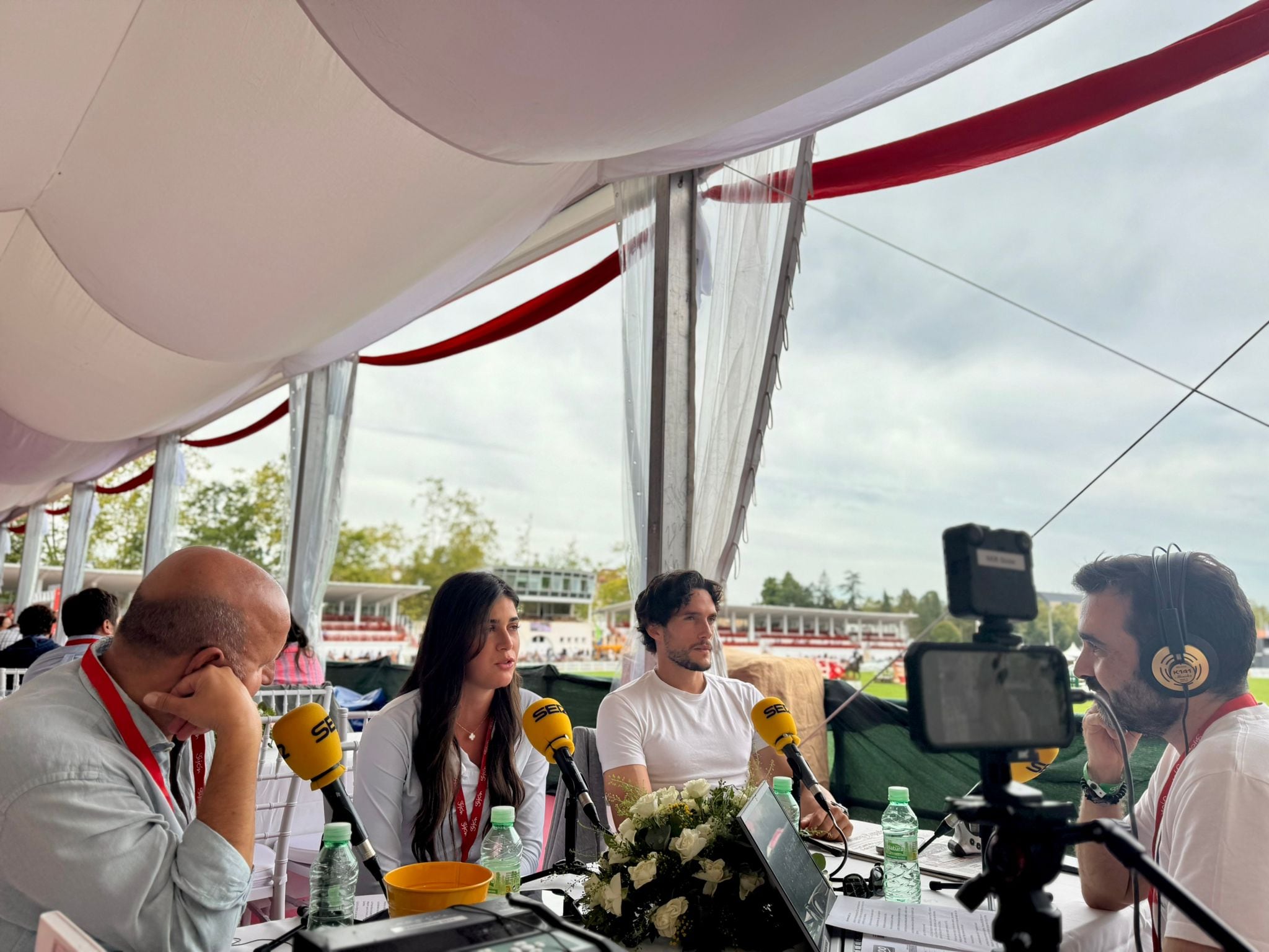 Emisión de SER Deportivos Gijón desde el Hípico con Sira Martínez y Álex Corredera.