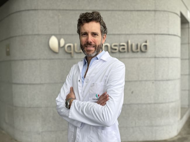 José Lirola, especialista en Traumatología y Cirugía Ortopédica y miembro de la Unidad de Cadera del Hospital Quirónsalud Sagrado Corazón